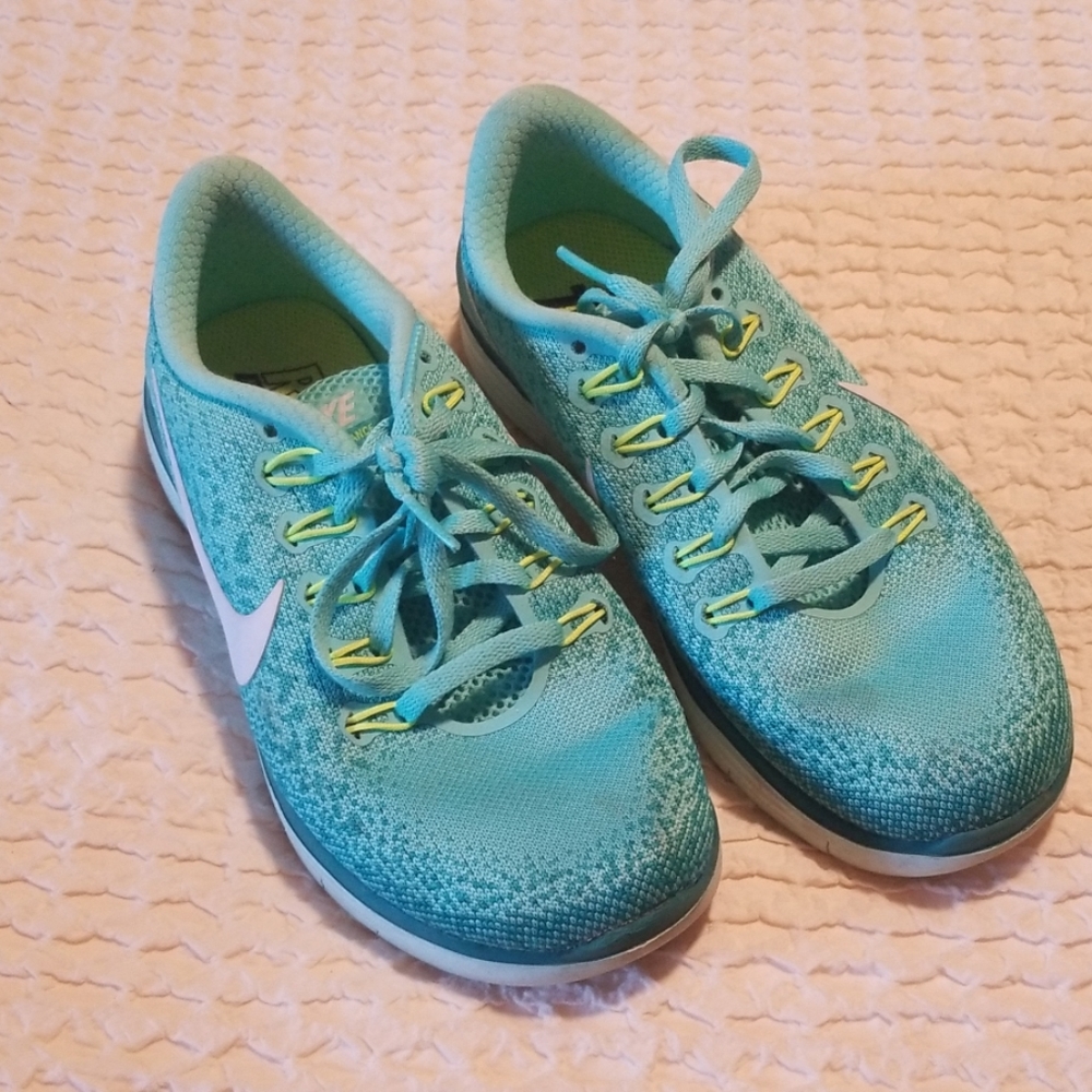 Nike tennis shoes